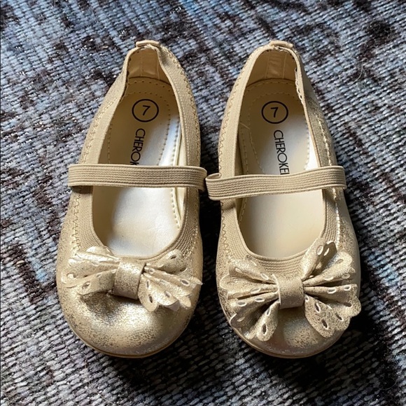gold shoes size 7